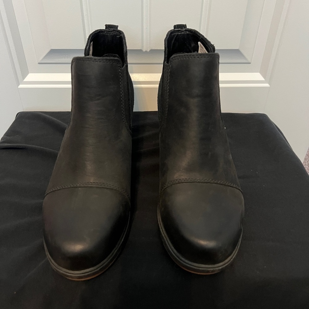 NWOT Sorel women’s Evie bootie pull on Chelsea boot size 8